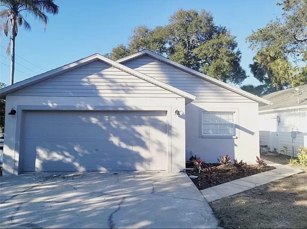 Photo one of 1004 Osage St Clearwater FL 33755 | MLS U8225146