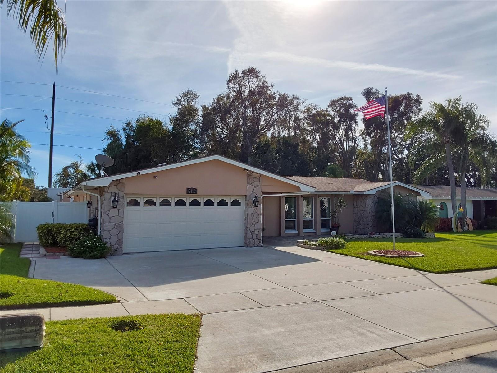 Photo one of 2115 Seagull Dr Clearwater FL 33764 | MLS U8225187