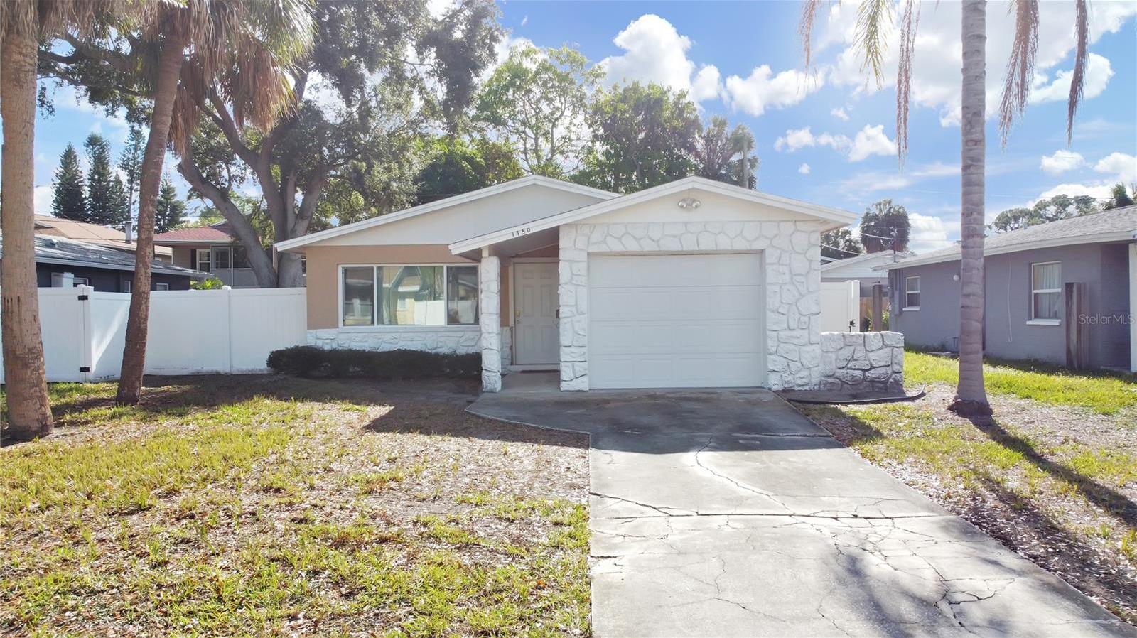 Photo one of 1750 Montana Ne Ave St Petersburg FL 33703 | MLS U8225498