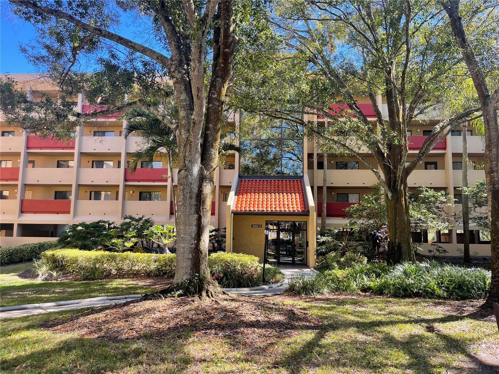 Photo one of 3062 Eastland Blvd # 410 Clearwater FL 33761 | MLS U8226178