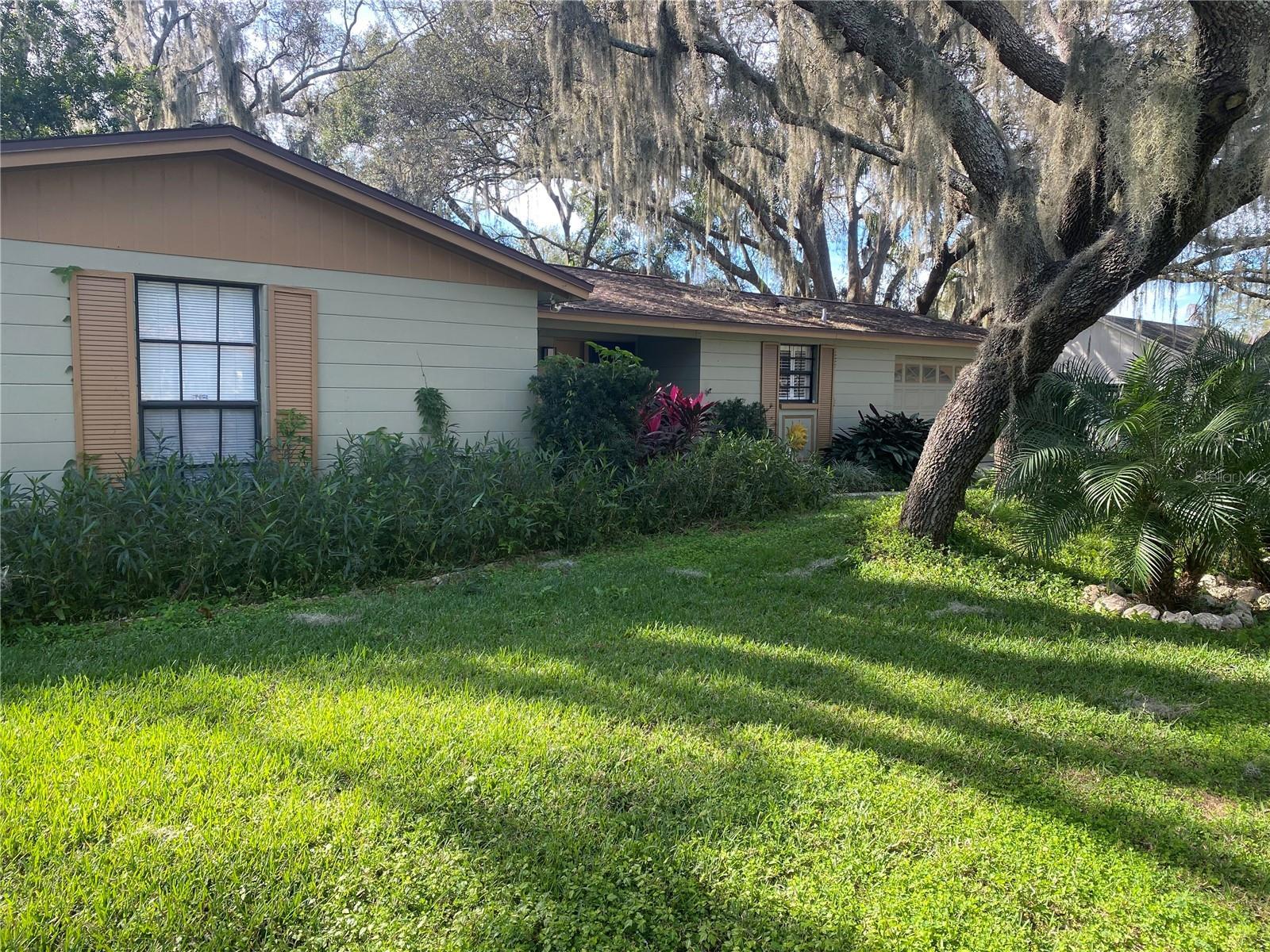 Photo one of 605 Julie Ln Brandon FL 33511 | MLS U8227861