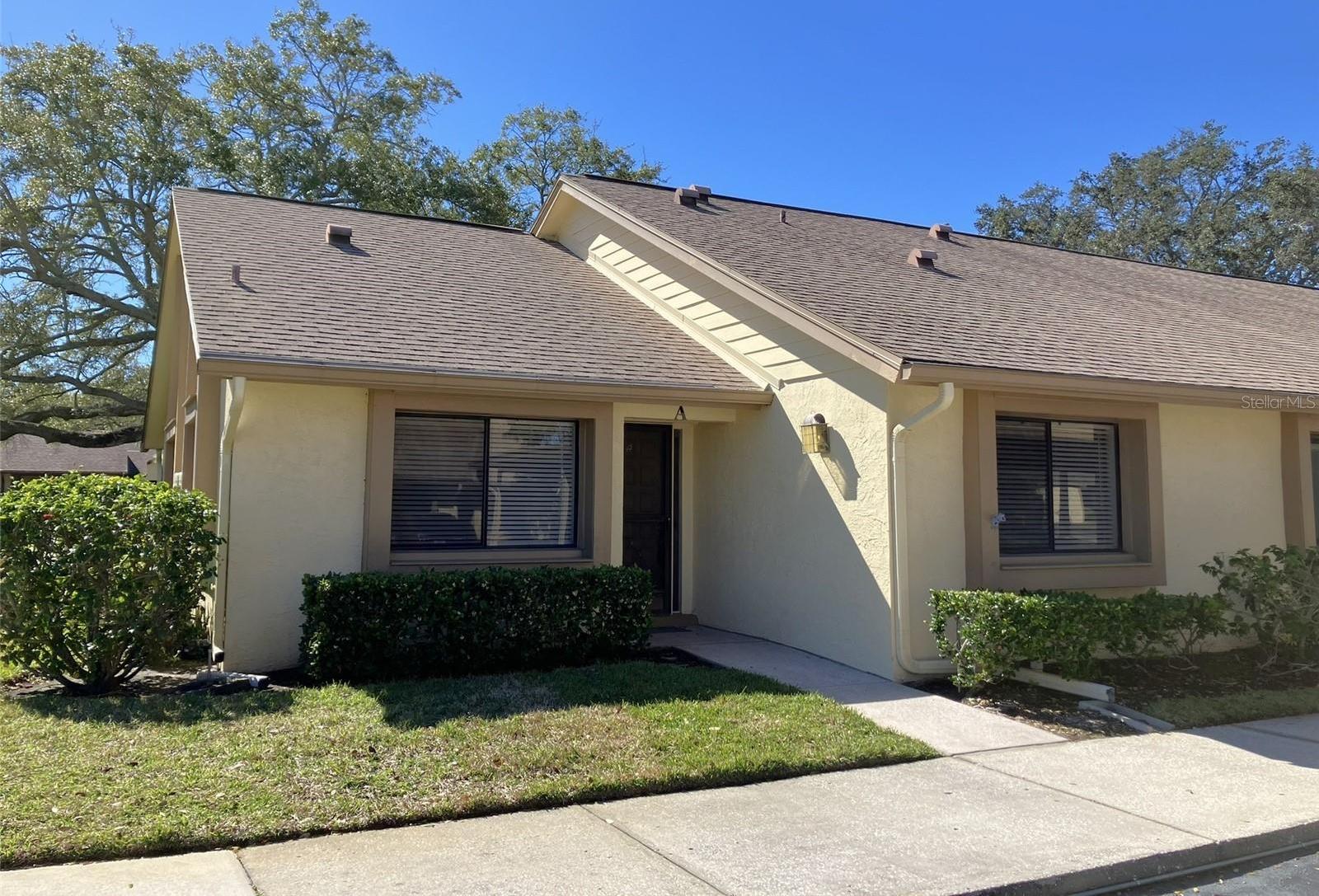 Photo one of 2506 Oakleaf Ln # 25A Clearwater FL 33763 | MLS U8228039