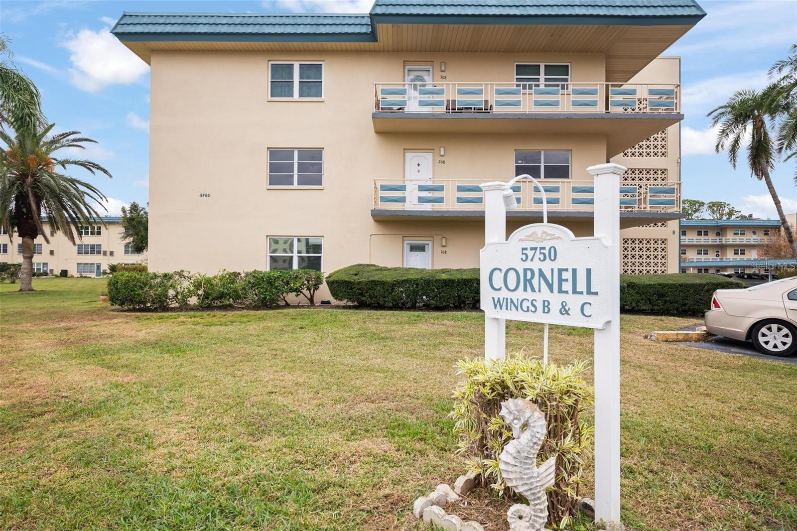 Photo one of 5750 80Th N St # B208 St Petersburg FL 33709 | MLS U8228513