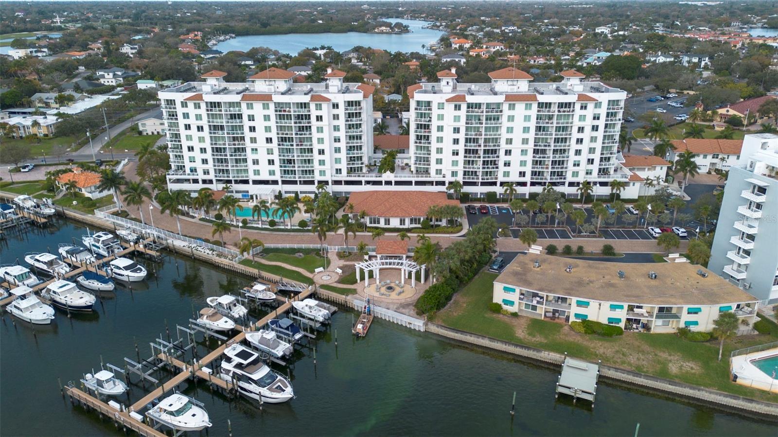 Photo one of 1325 Snell Isle Ne Blvd # 404 St Petersburg FL 33704 | MLS U8230165