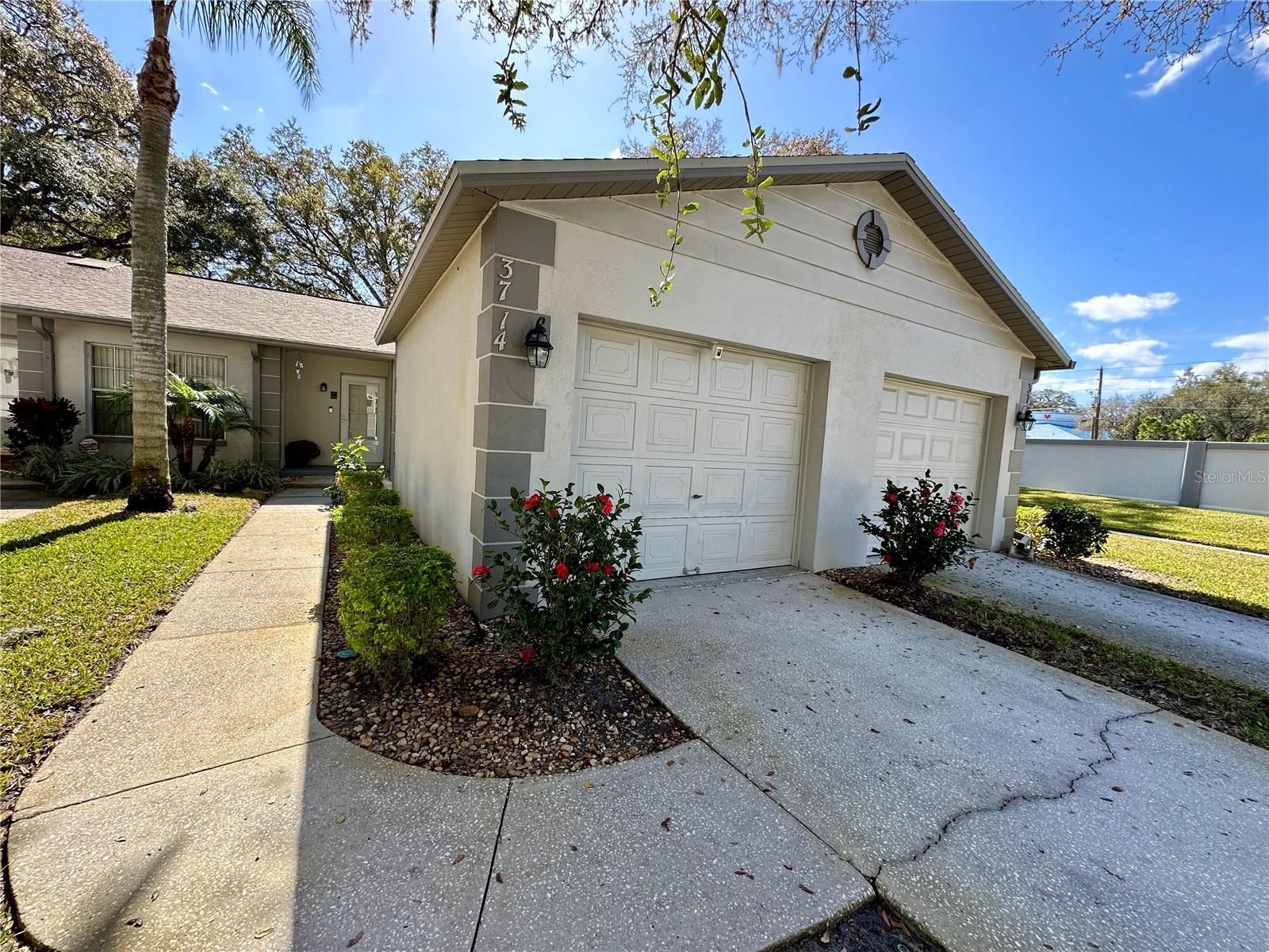 Photo one of 3714 River Oaks Ct New Port Richey FL 34655 | MLS U8230868