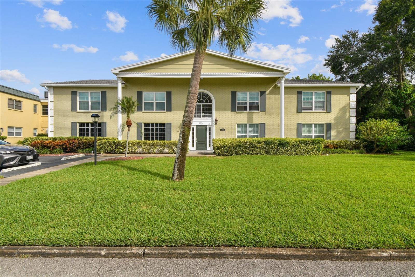 Photo one of 1001 Eden Isle Ne Dr # 1 St Petersburg FL 33704 | MLS U8230922