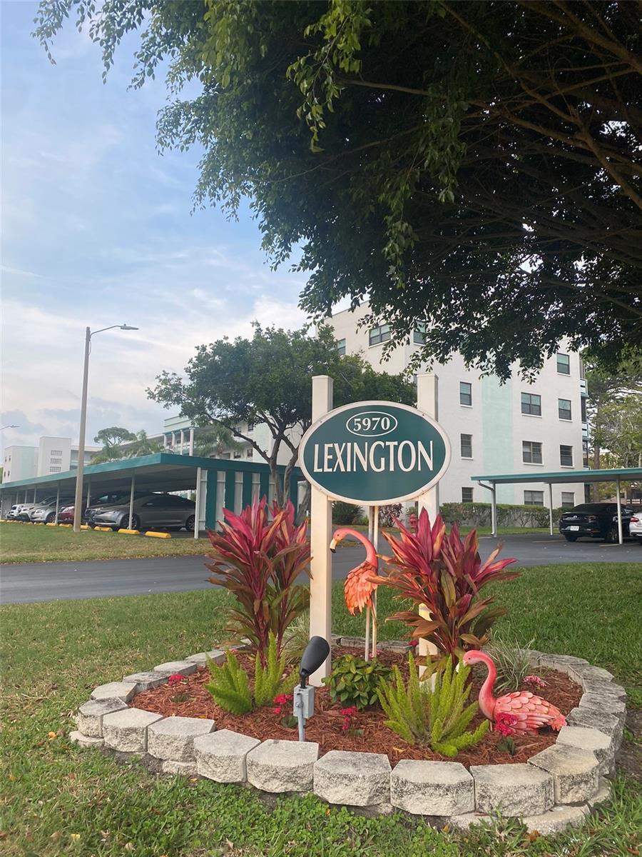 Photo one of 5970 80Th N St # 308 St Petersburg FL 33709 | MLS U8231169