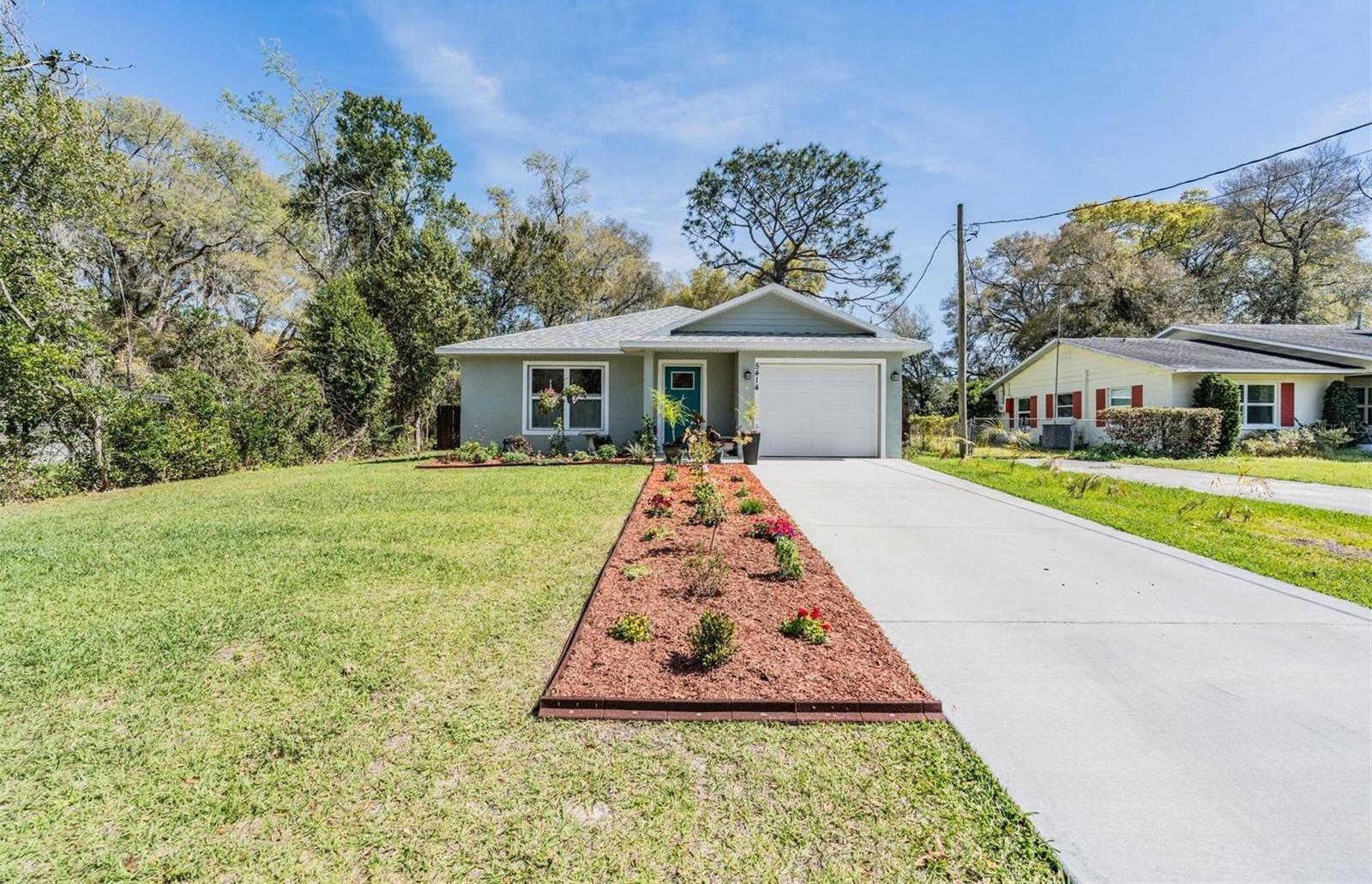 Photo one of 5414 Tower St Dade City FL 33523 | MLS U8231931