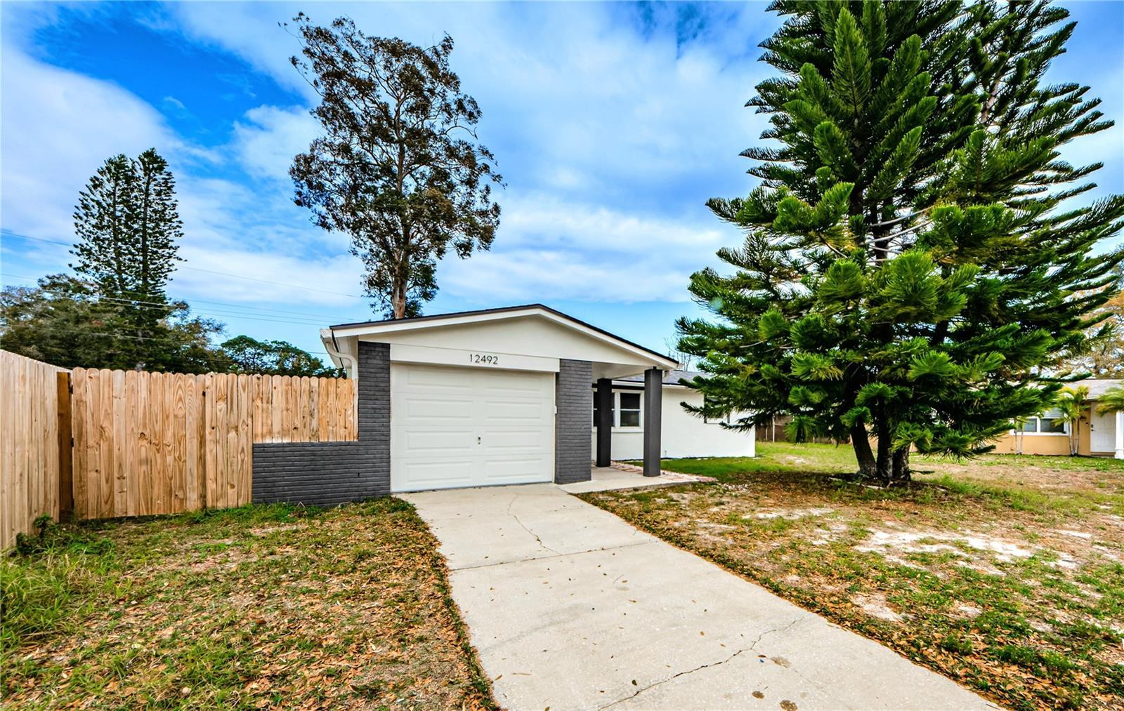 Photo one of 12492 114Th St Largo FL 33778 | MLS U8232800