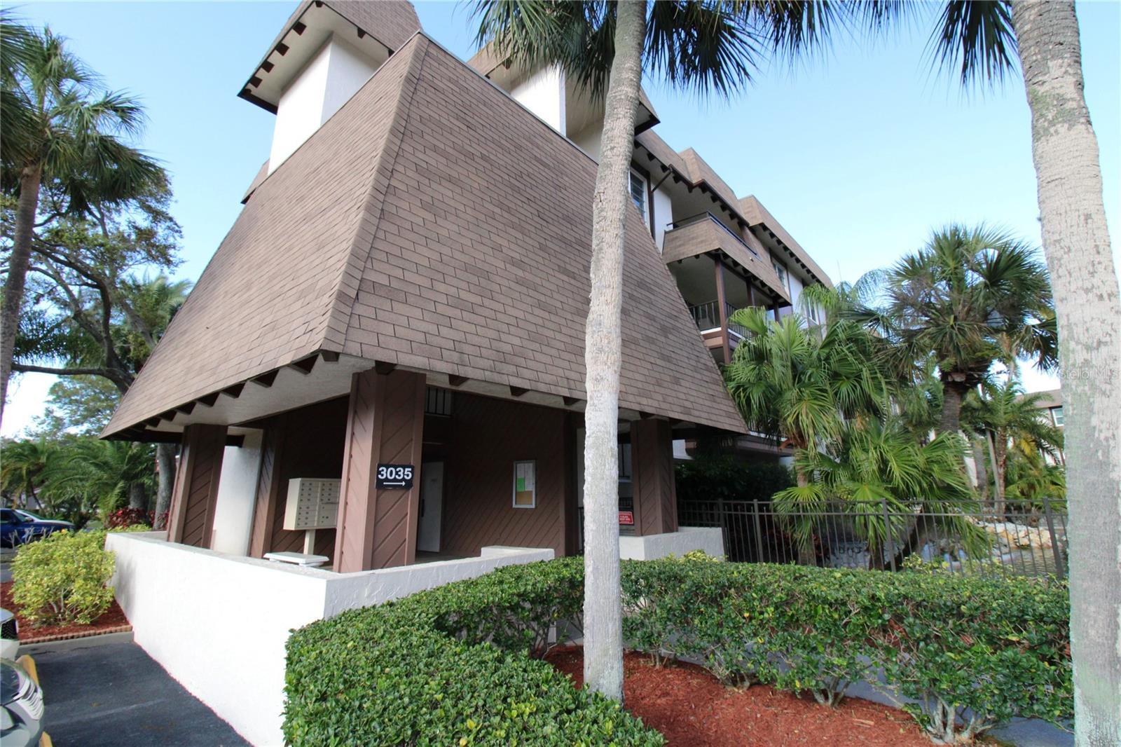 Photo one of 3035 Countryside. Blvd # 14B Clearwater FL 33761 | MLS U8233650