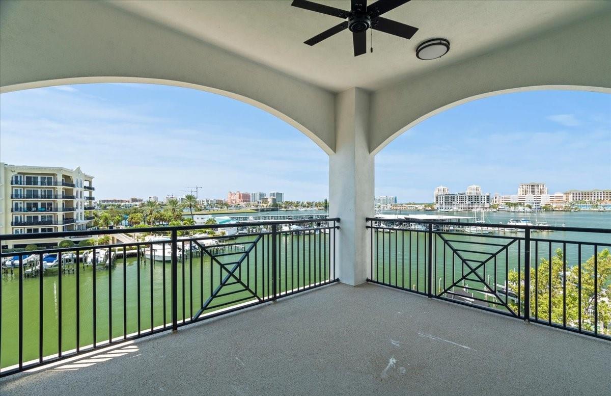 Photo one of 211 Dolphin Pt # 202 Clearwater FL 33767 | MLS U8234659