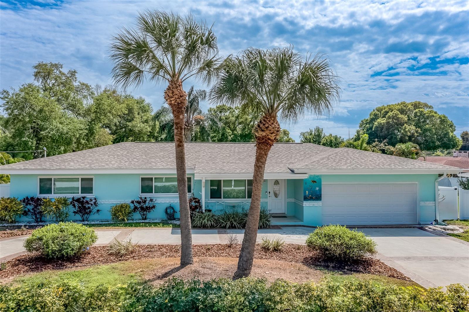 Photo one of 1715 Lakeview Rd Clearwater FL 33756 | MLS U8235793