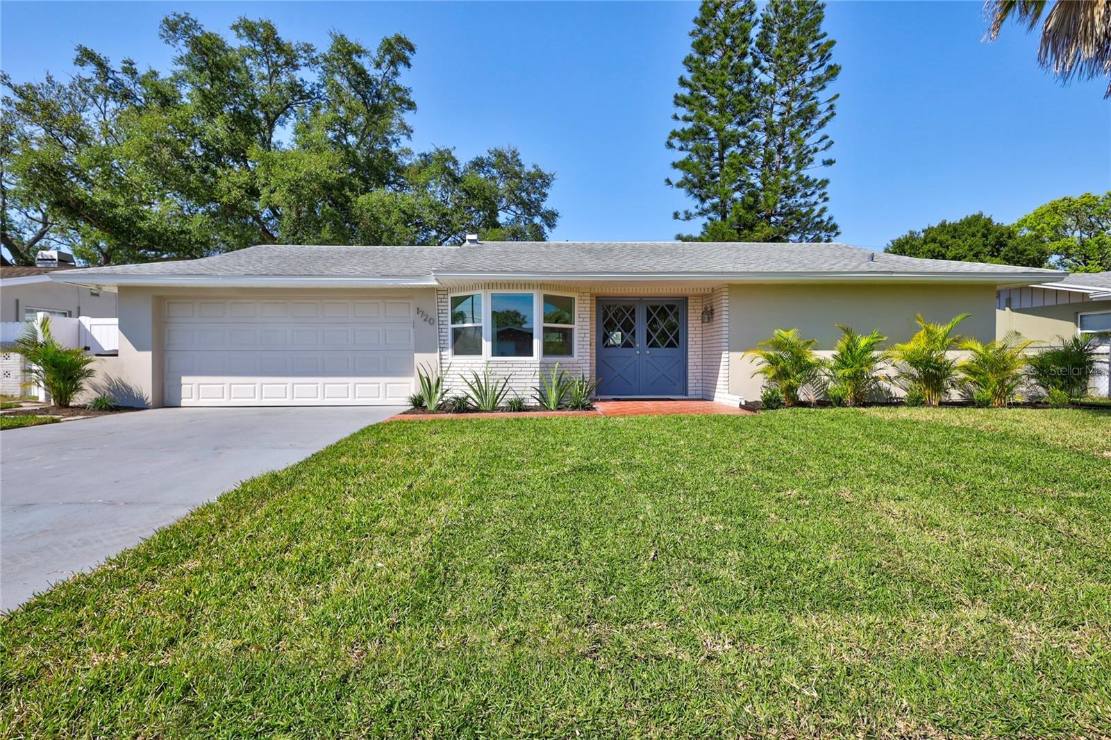 Photo one of 1720 Prince Philip St Clearwater FL 33755 | MLS U8235923
