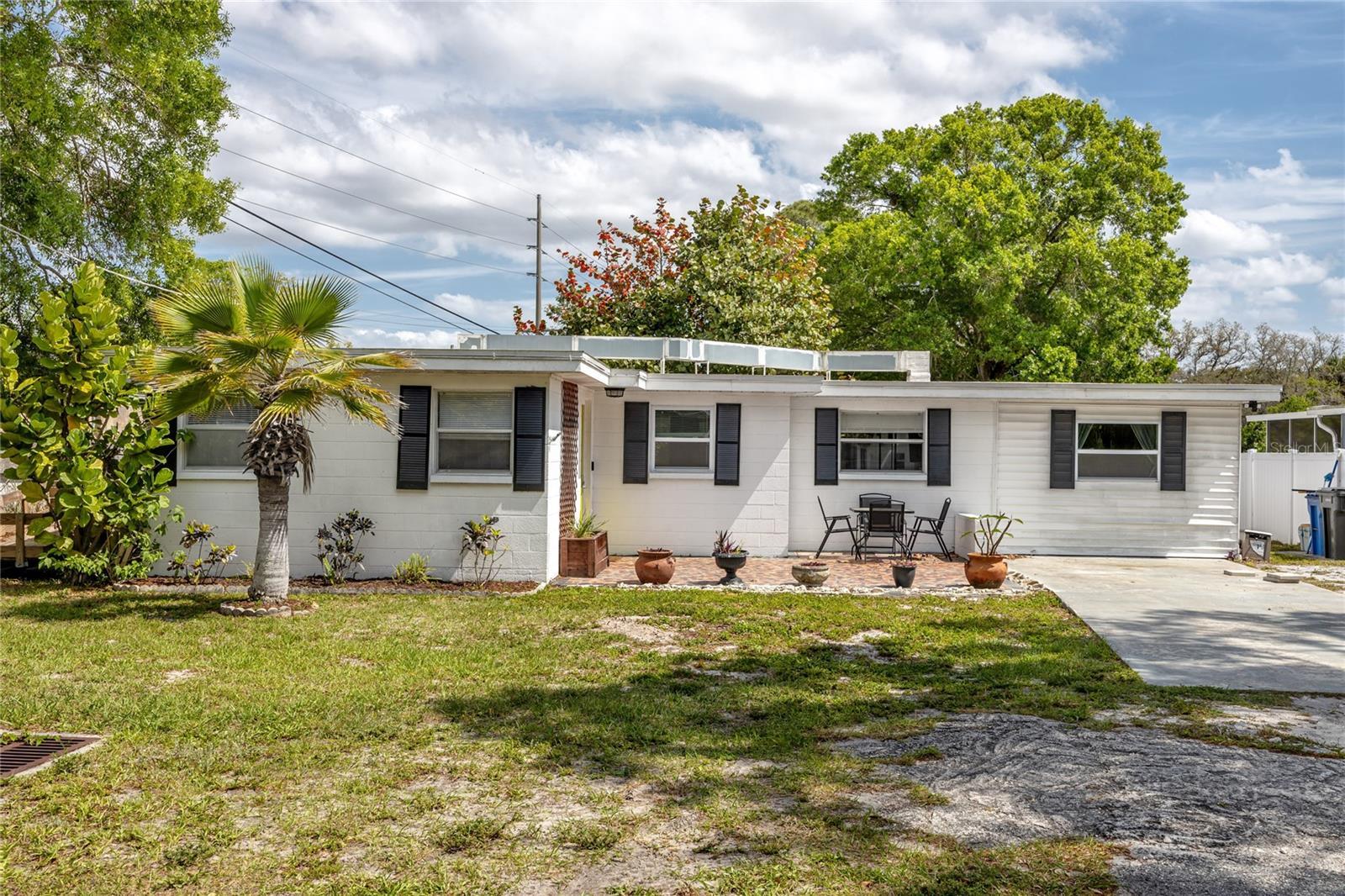 Photo one of 6509 Little River Dr Tampa FL 33615 | MLS U8236447