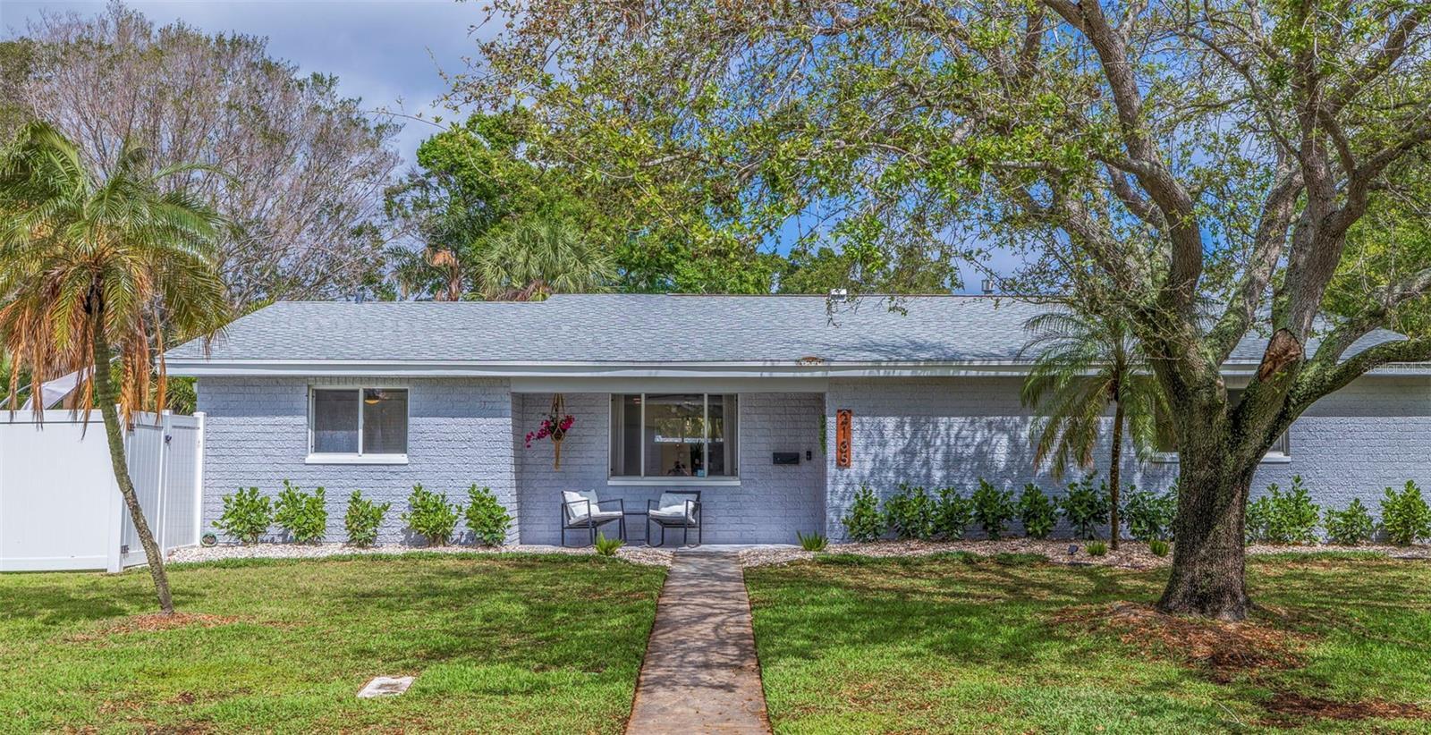 Photo one of 2135 Montana Ne Ave St Petersburg FL 33703 | MLS U8236690