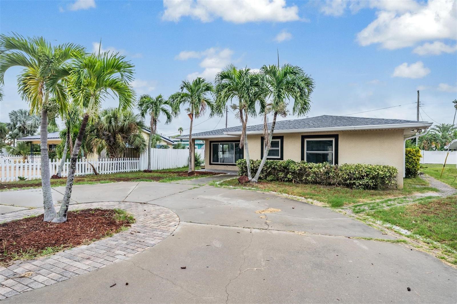 Photo one of 442 46Th Ave St Pete Beach FL 33706 | MLS U8237260