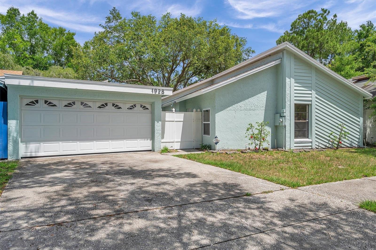Photo one of 1928 Gregory Dr Tampa FL 33613 | MLS U8237633