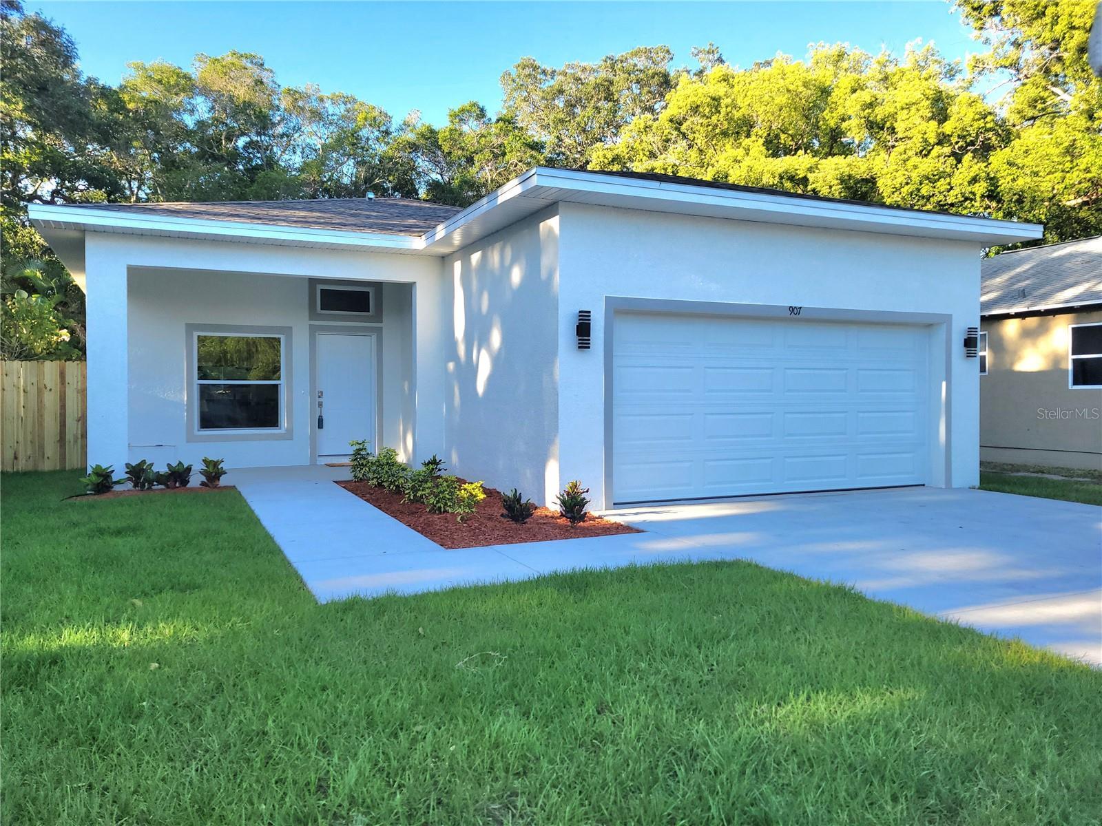 Photo one of 907 Plaza St Clearwater FL 33755 | MLS U8238383