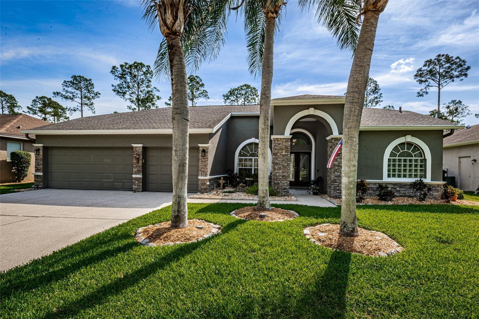 Photo one of 2183 Warwick Dr Oldsmar FL 34677 | MLS U8238402