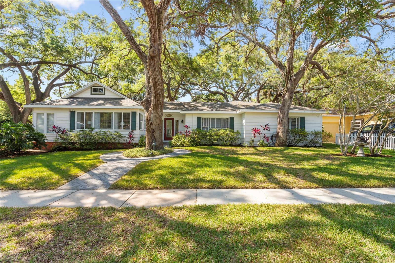 Photo one of 625 Wilkie St Dunedin FL 34698 | MLS U8238460