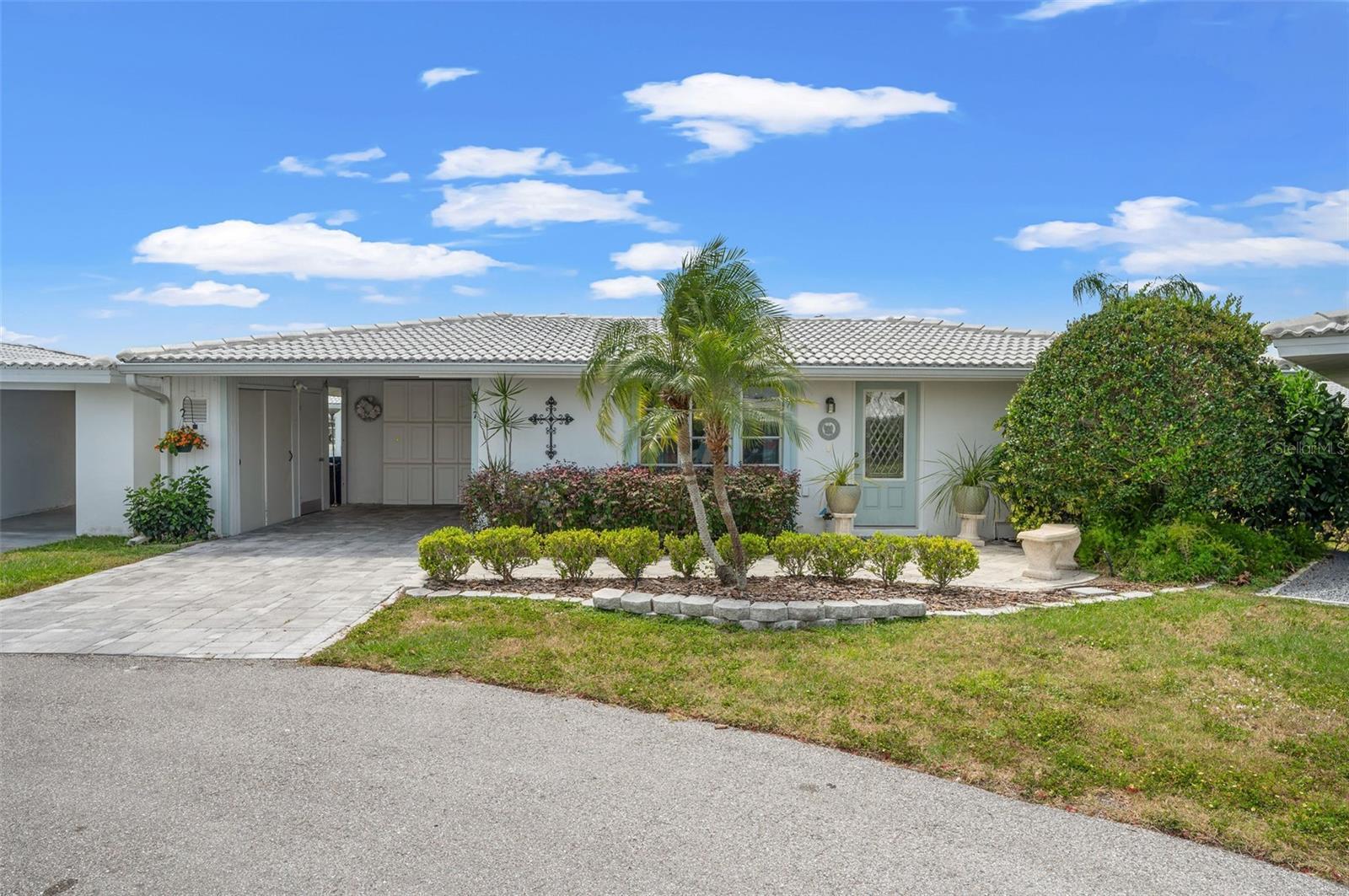 Photo one of 517 Circlewood Dr # Q13 Venice FL 34293 | MLS U8238503