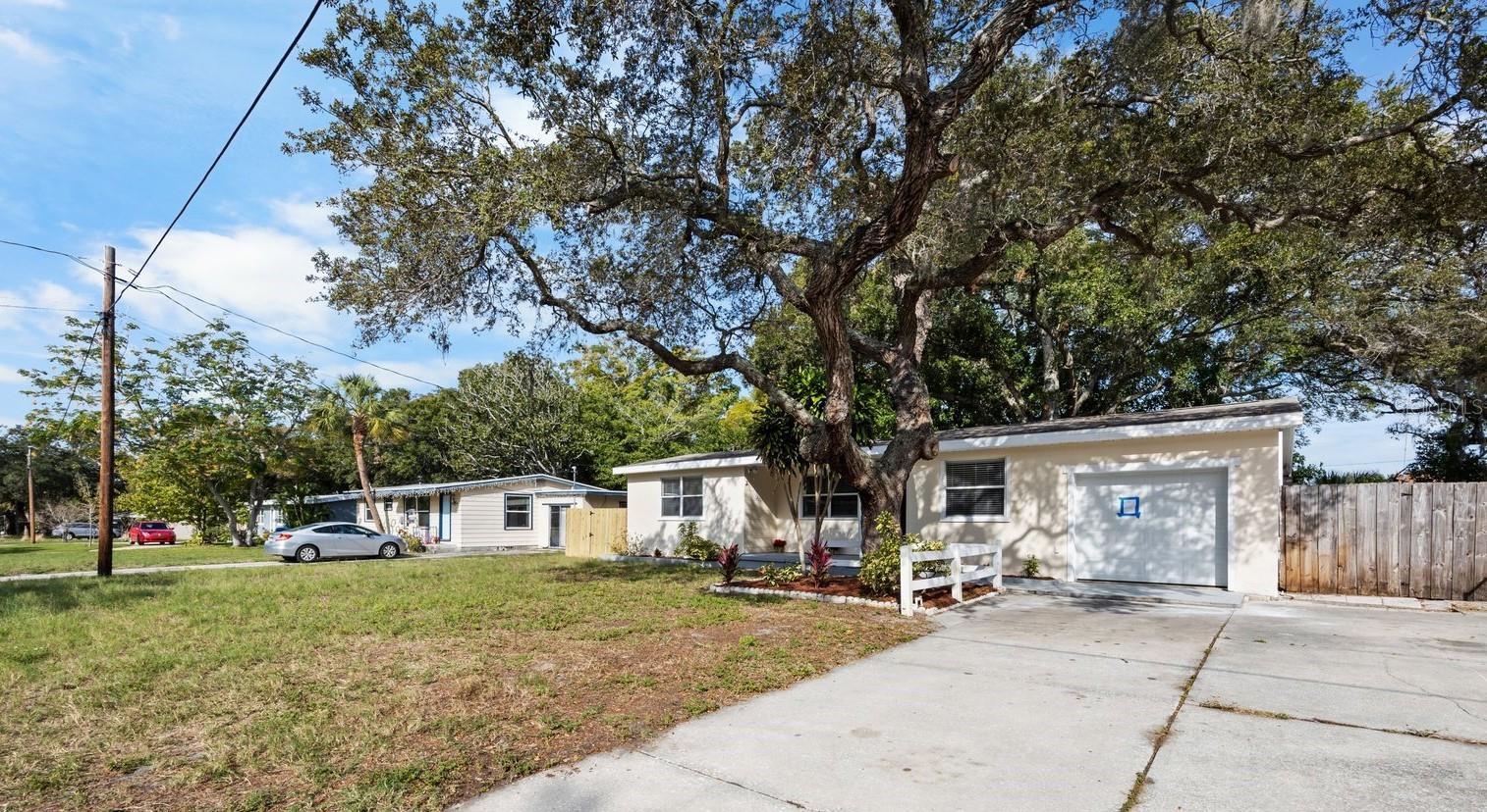 Photo one of 812 S Palm Dr Largo FL 33770 | MLS U8238698