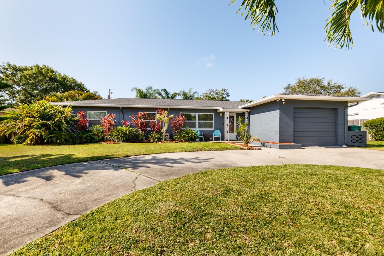 Photo one of 11738 84Th Ave Seminole FL 33772 | MLS U8238793