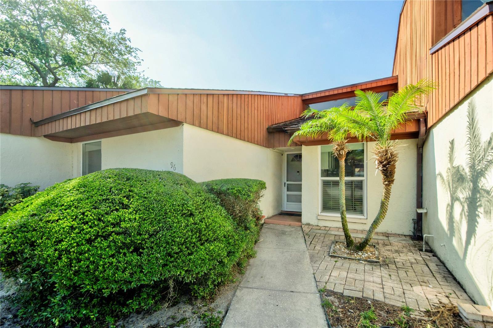 Photo one of 2066 Sunset Point Rd # 96 Clearwater FL 33765 | MLS U8239478