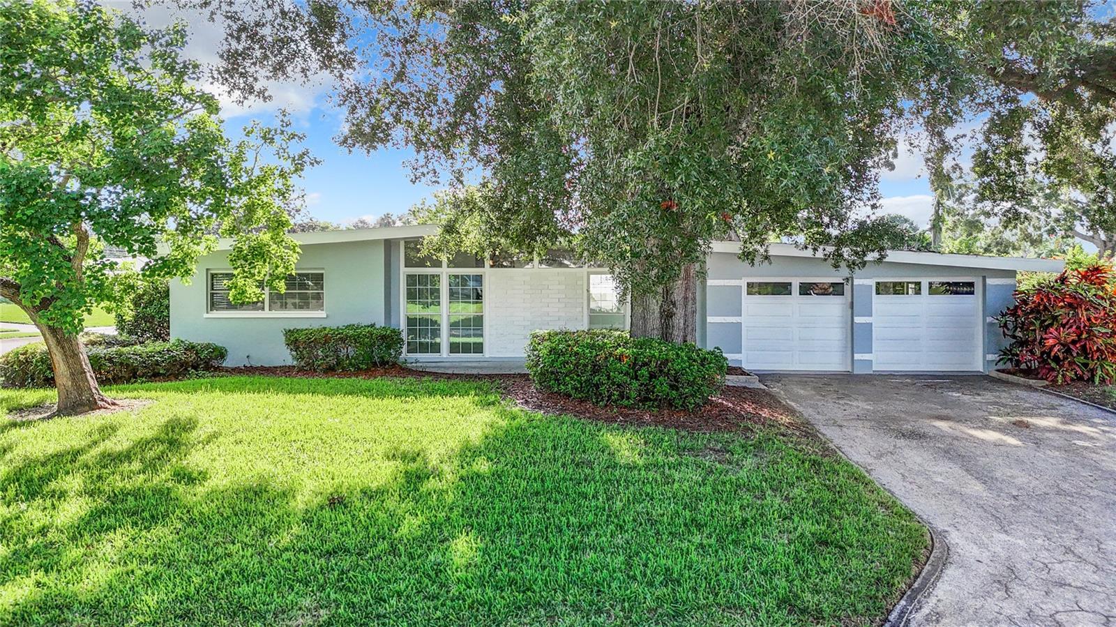 Photo one of 161 Overbrook W St Largo FL 33770 | MLS U8251892