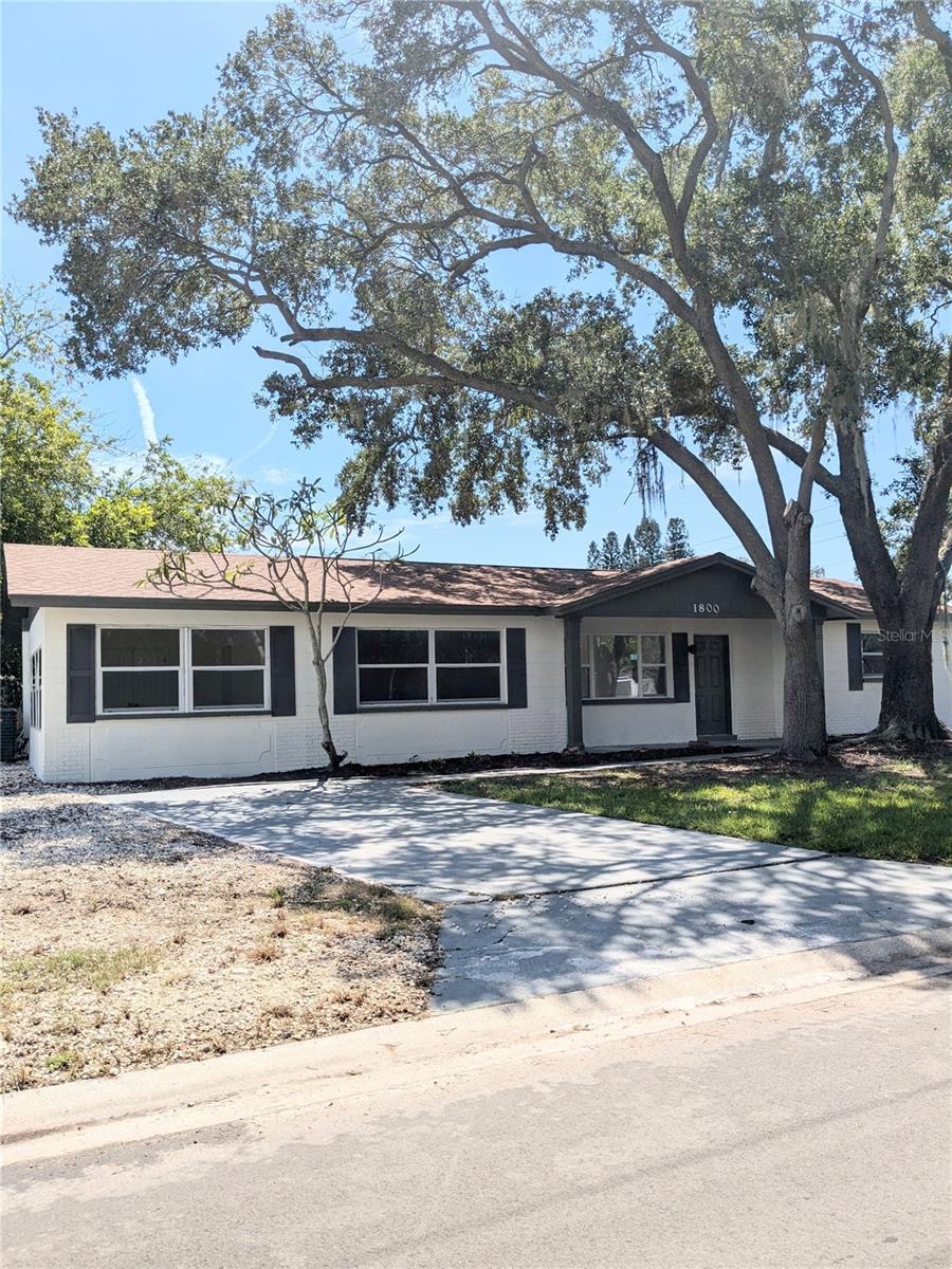 Photo one of 1800 Montana Ne Ave St Petersburg FL 33703 | MLS U8253059