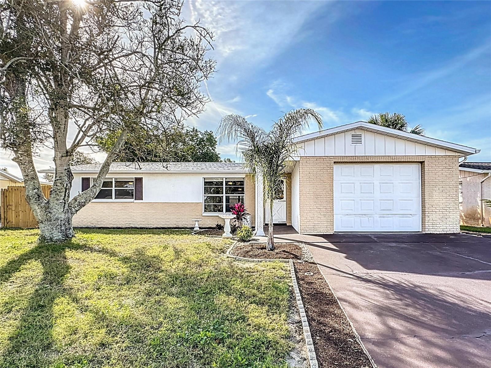 Photo one of 6422 Tralee Ave New Port Richey FL 34653 | MLS W7861116