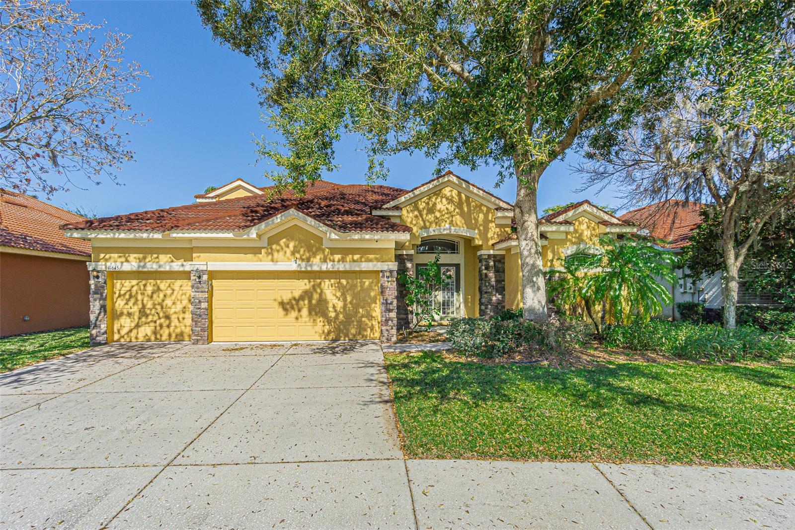 Photo one of 11645 Belle Haven Dr New Port Richey FL 34654 | MLS W7861738