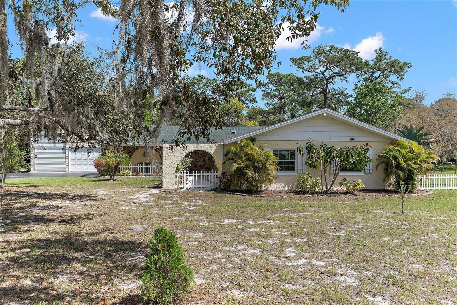 Photo one of 7150 Tanglewood Dr New Port Richey FL 34654 | MLS W7862813