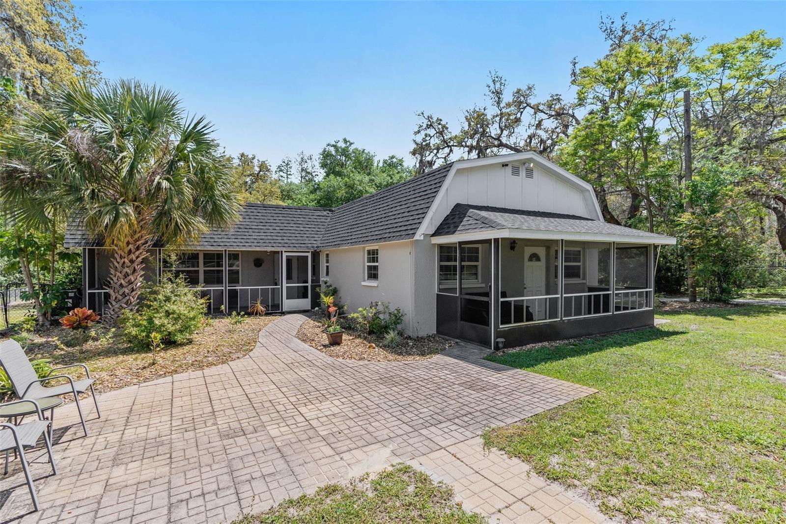 Photo one of 10132 Hilltop Dr New Port Richey FL 34654 | MLS W7863222