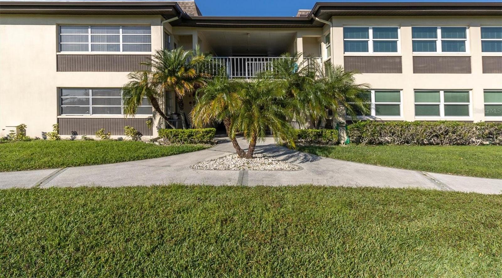 Photo one of 4743 Jasper Dr # 203 New Port Richey FL 34652 | MLS W7863877