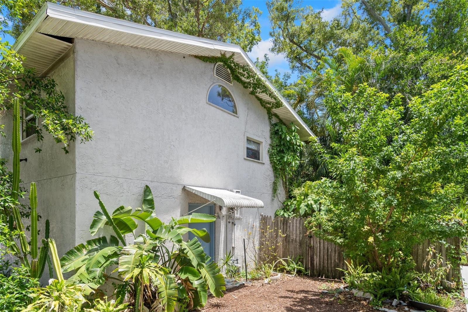 Photo one of 2909 2Nd S Ave St Petersburg FL 33712 | MLS W7864494