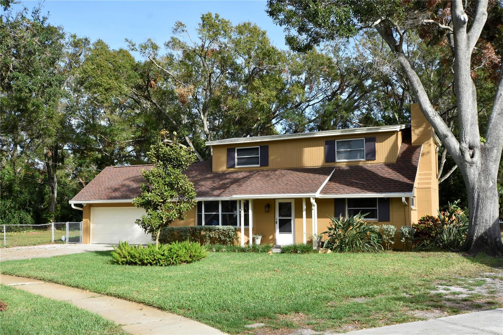 Photo one of 15473 Darien Way Clearwater FL 33764 | MLS W7869589