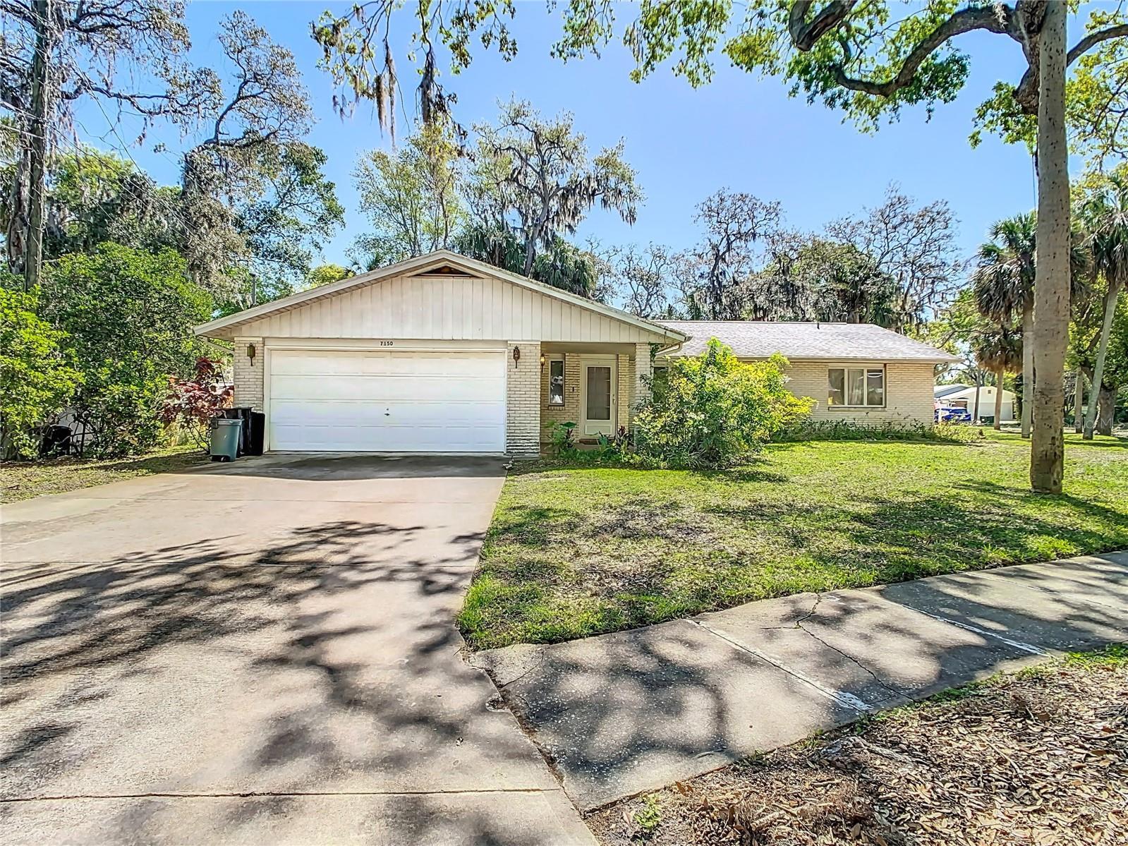 Photo one of 7150 Park Dr New Port Richey FL 34652 | MLS W7873679