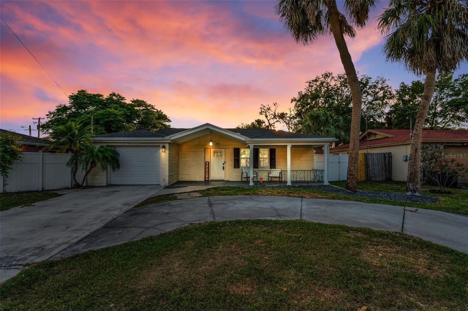 Photo one of 7235 Astor Dr New Port Richey FL 34652 | MLS W7874900