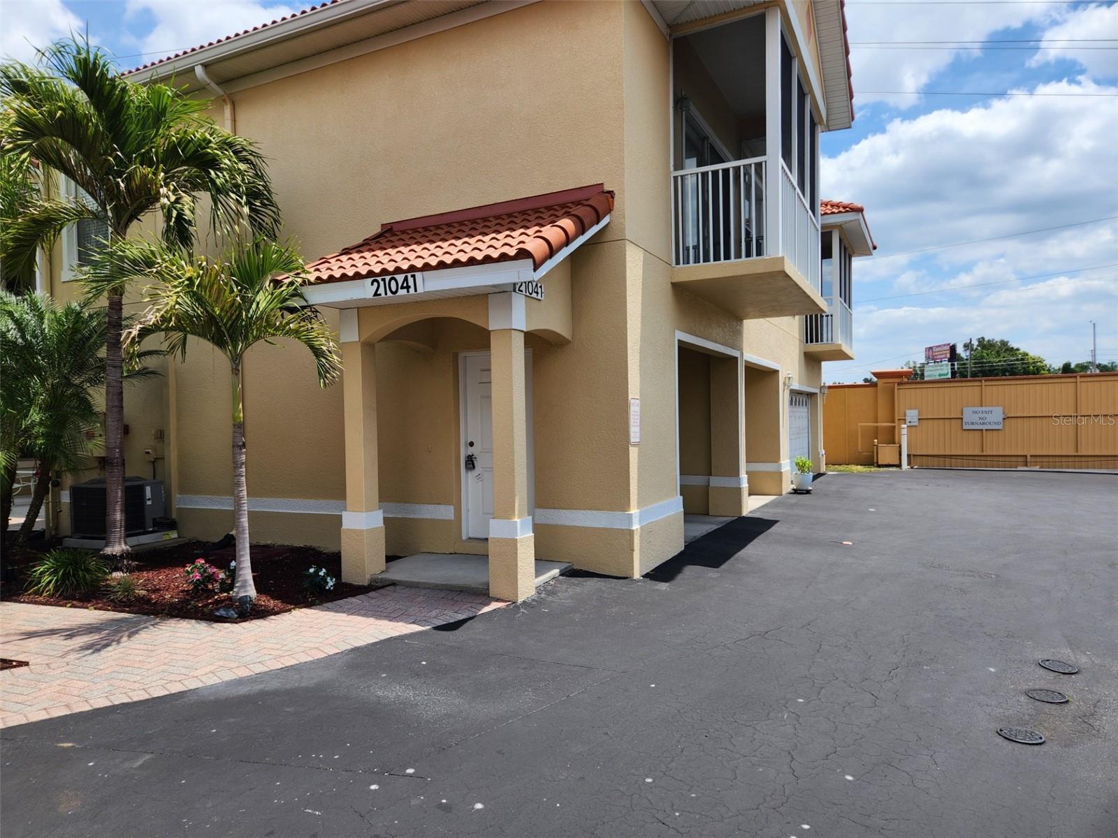 Photo one of 21041 Sunpoint Way # 202 Lutz FL 33558 | MLS W7875159