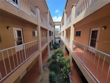 Well-maintained building with a landscaped courtyard at 1520 Glen Oaks E Dr # 252, Sarasota, FL 34232