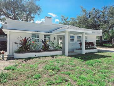 Charming single-story home with a covered entrance, manicured landscaping, and a well-maintained lawn at 611 19Th W Ave, Palmetto, FL 34221