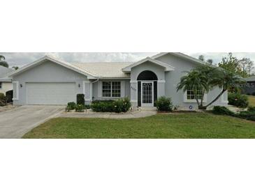 Charming single-story home with a well-manicured lawn and beautiful landscaping at 3233 Meadow Run Dr, Venice, FL 34293