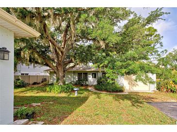 Photo one of 110 S Oxford Dr Englewood FL 34223 | MLS D6135905