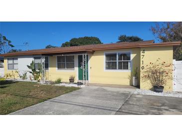 Photo one of 4719 W Montgomery Ave Tampa FL 33616 | MLS T3486768