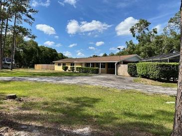 Photo one of 5476 Lake Le Clare Rd Lutz FL 33558 | MLS T3514030