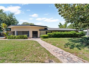 Photo one of 9714 Commodore Dr Seffner FL 33584 | MLS T3520323