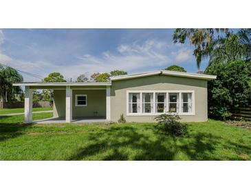 Charming single story home with covered porch and well-manicured lawn at 20605 Preston Ln, Lutz, FL 33558