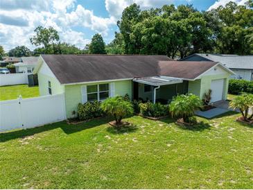 Photo one of 1201 Cedar Tree Ln Seffner FL 33584 | MLS TB8307516