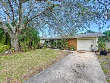 Photo one of 2215 Cedar Dr Dunedin FL 34698 | MLS TB8321467